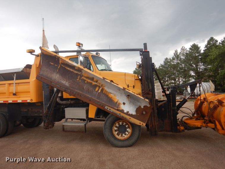 image for item DC8759 2006 Sterling L9500  dump truck