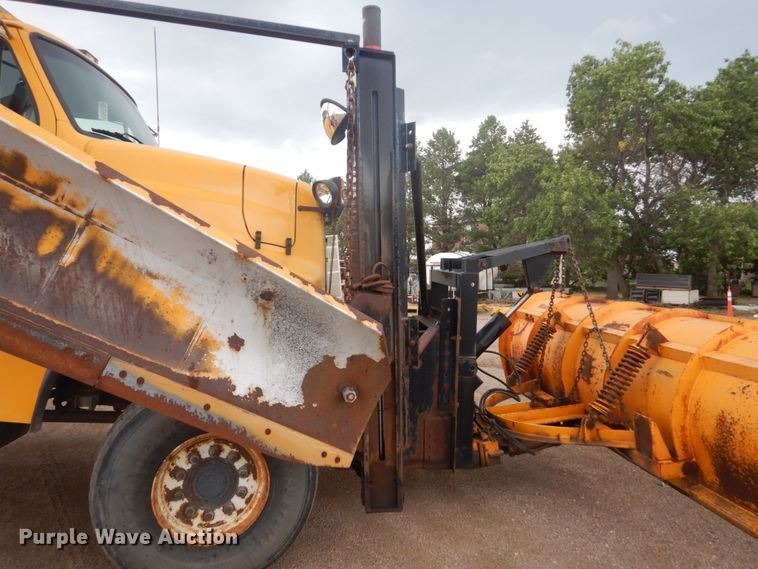 image for item DC8759 2006 Sterling L9500  dump truck