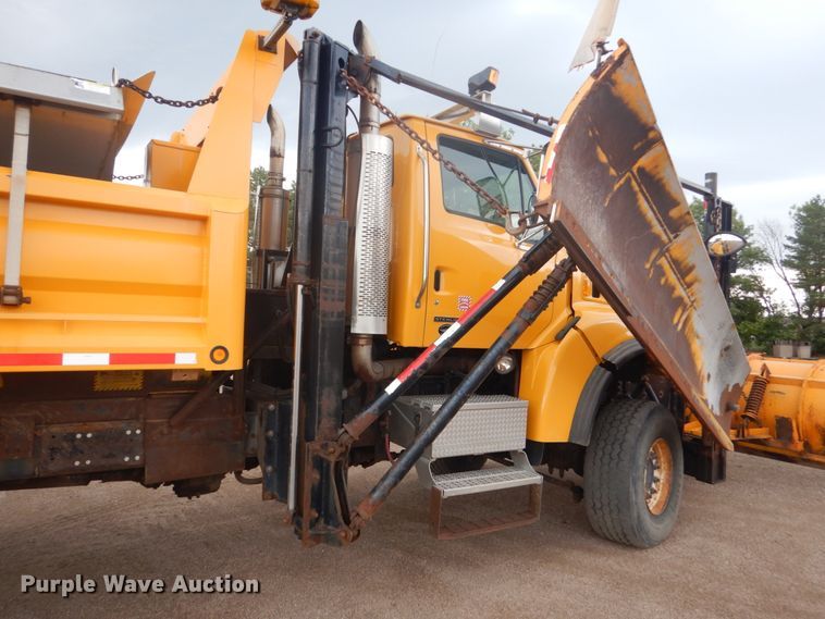 image for item DC8759 2006 Sterling L9500  dump truck