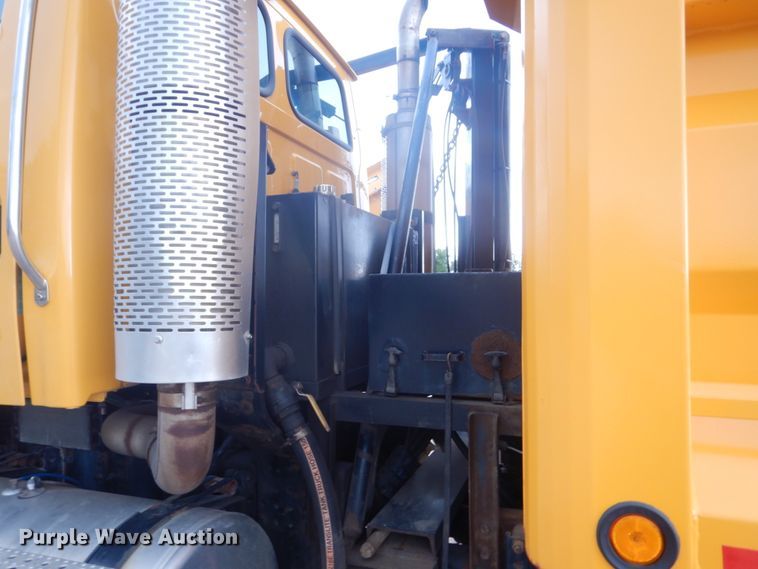 image for item DC8759 2006 Sterling L9500  dump truck