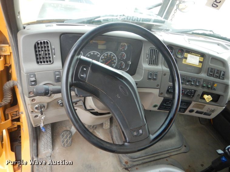 image for item DC8759 2006 Sterling L9500  dump truck