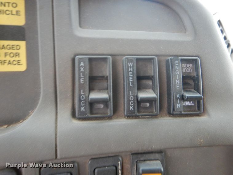 image for item DC8759 2006 Sterling L9500  dump truck