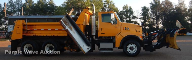 image for item DC8761 2004 Sterling L9500  dump truck