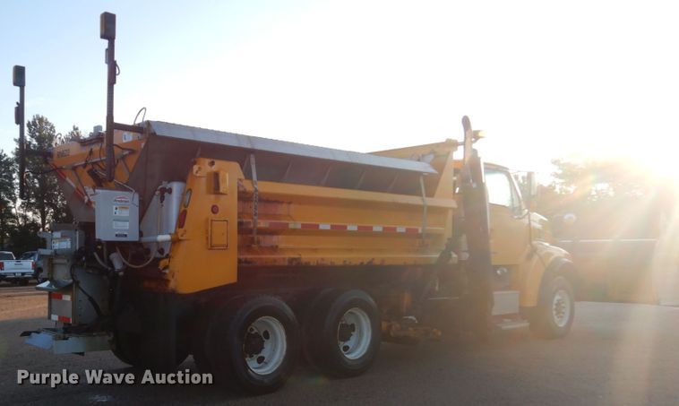 image for item DC8761 2004 Sterling L9500  dump truck