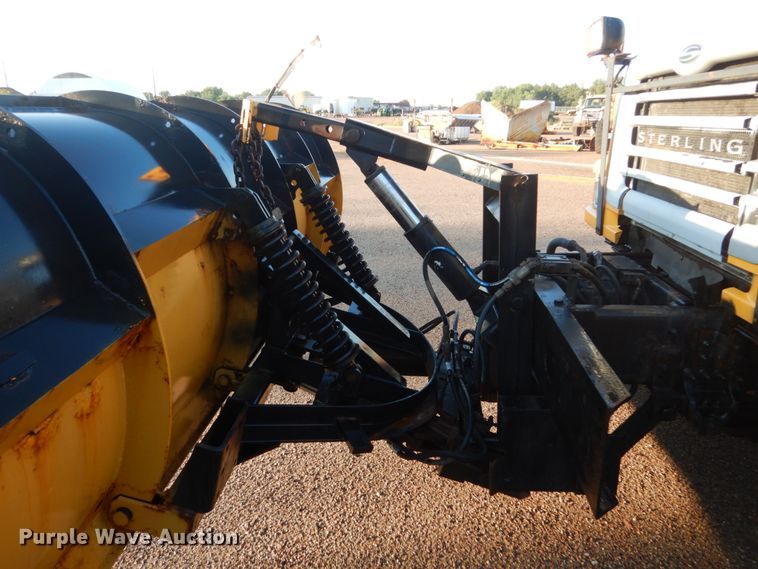 image for item DC8761 2004 Sterling L9500  dump truck