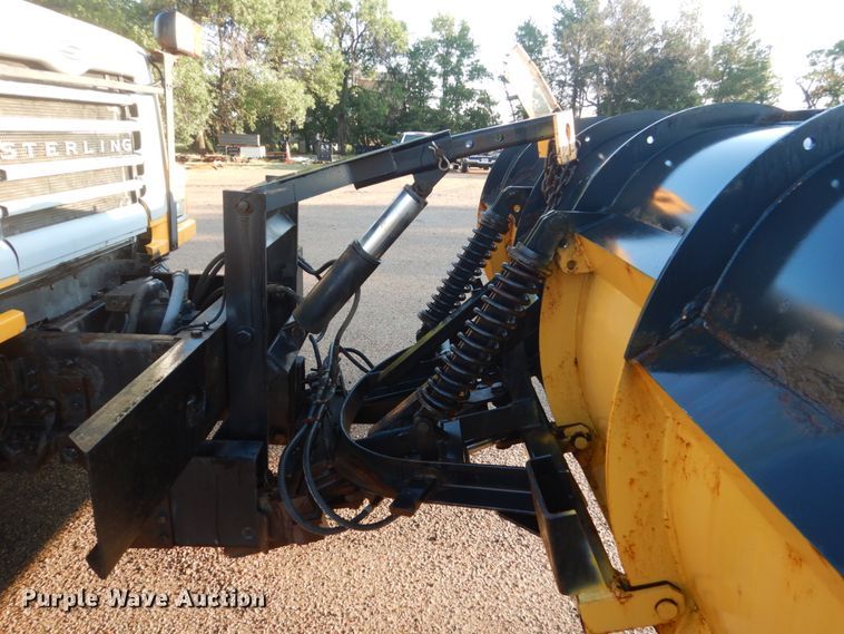 image for item DC8761 2004 Sterling L9500  dump truck