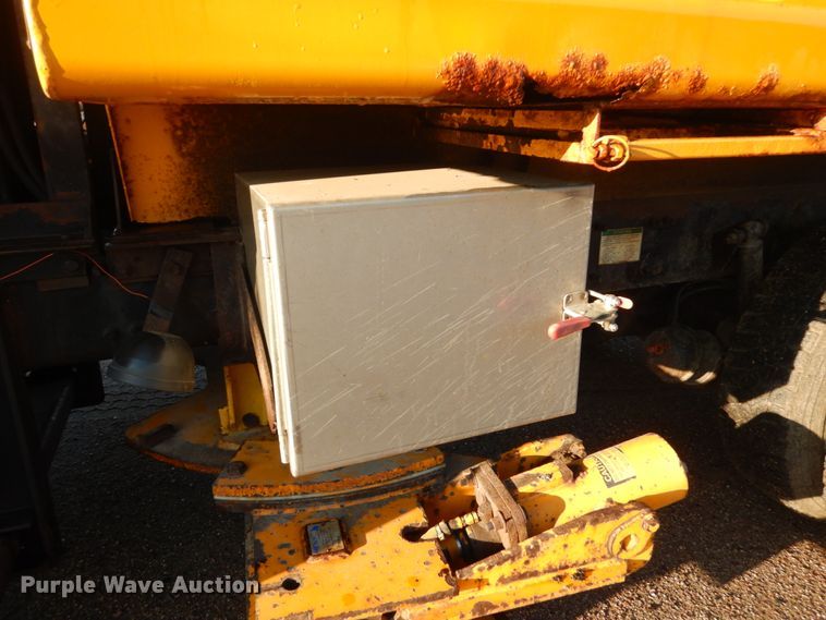 image for item DC8761 2004 Sterling L9500  dump truck