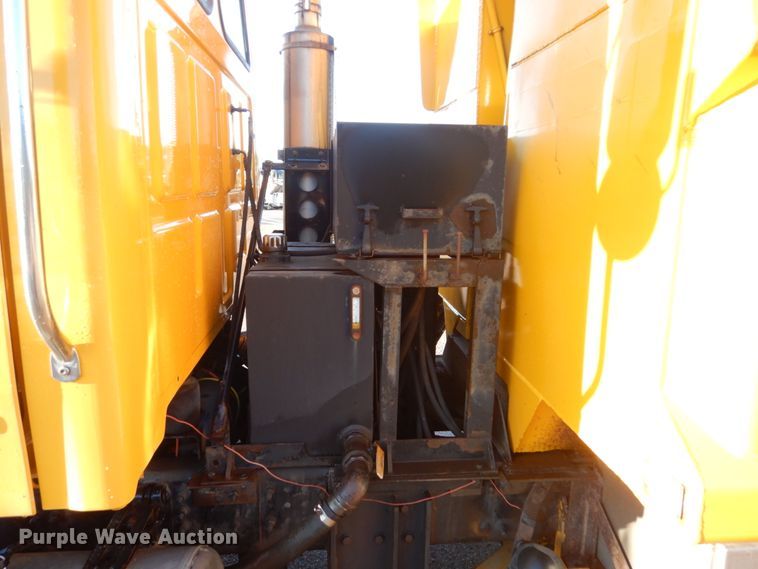 image for item DC8761 2004 Sterling L9500  dump truck