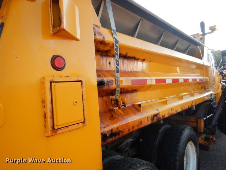 image for item DC8761 2004 Sterling L9500  dump truck