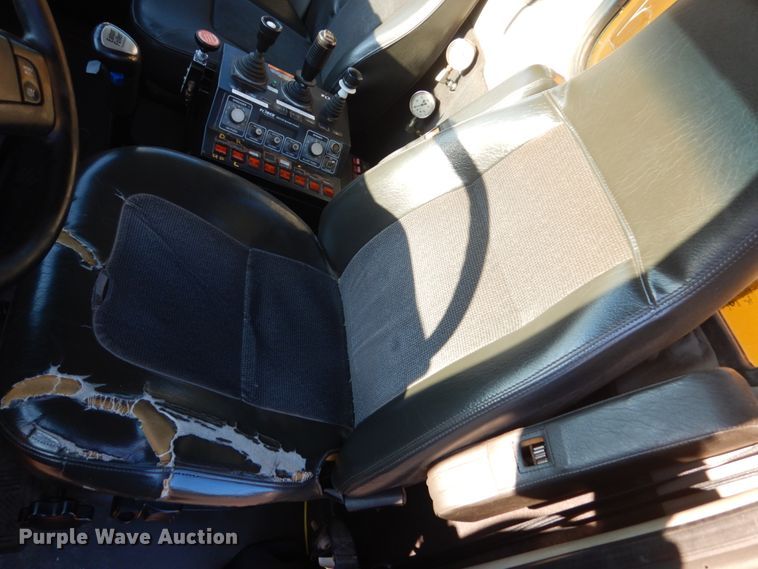 image for item DC8761 2004 Sterling L9500  dump truck