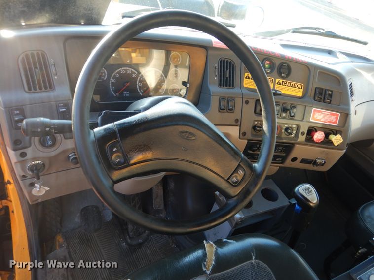 image for item DC8761 2004 Sterling L9500  dump truck