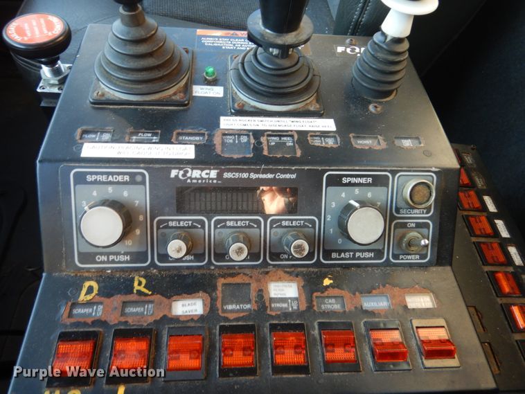 image for item DC8761 2004 Sterling L9500  dump truck