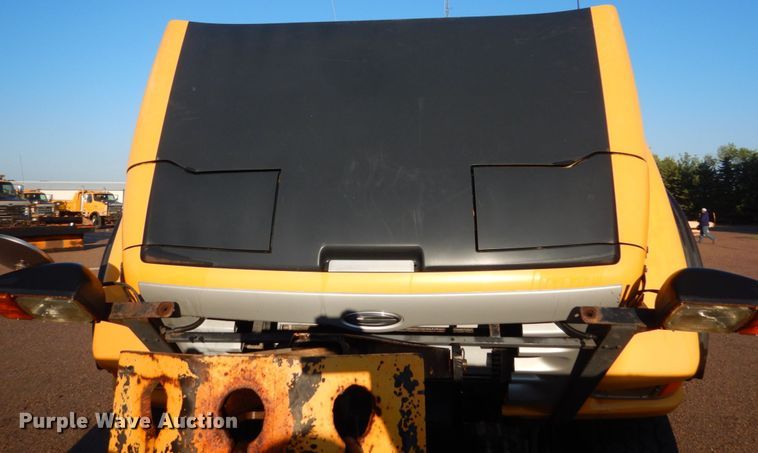 image for item DC8761 2004 Sterling L9500  dump truck