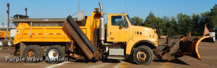 image for item DC8762 2005 Sterling L9500  dump truck