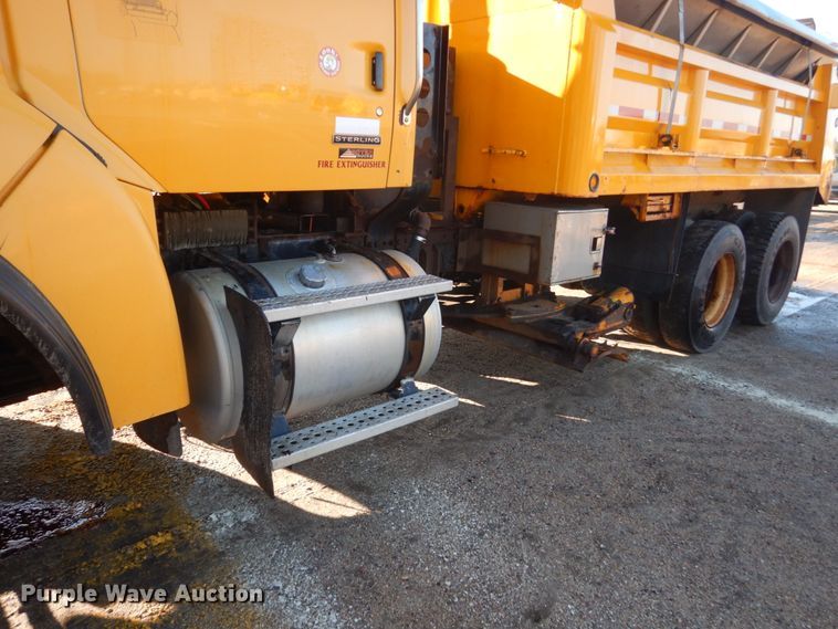image for item DC8762 2005 Sterling L9500  dump truck