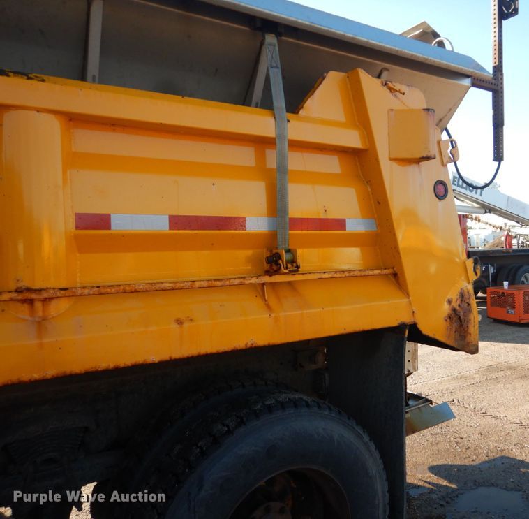 image for item DC8762 2005 Sterling L9500  dump truck