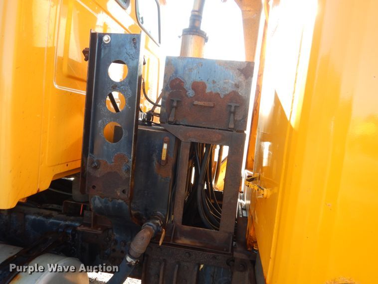 image for item DC8762 2005 Sterling L9500  dump truck