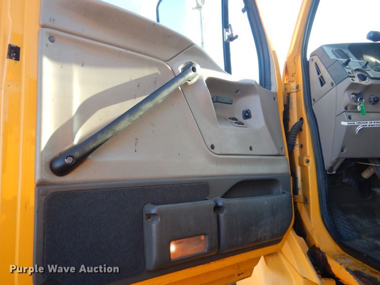 image for item DC8762 2005 Sterling L9500  dump truck