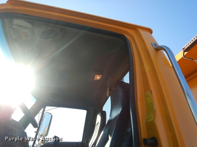 image for item DC8762 2005 Sterling L9500  dump truck