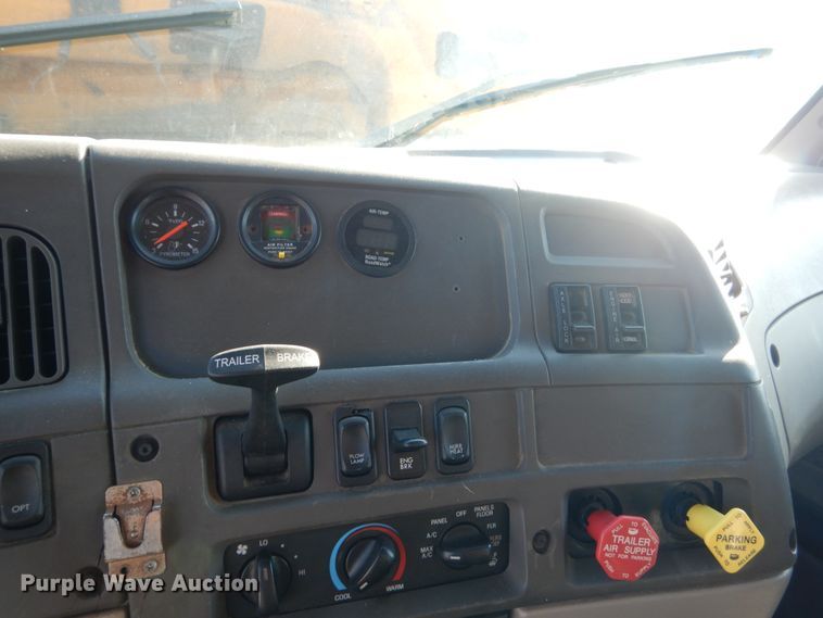 image for item DC8762 2005 Sterling L9500  dump truck