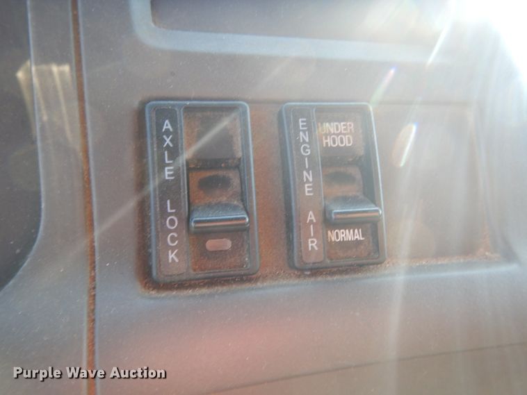 image for item DC8762 2005 Sterling L9500  dump truck