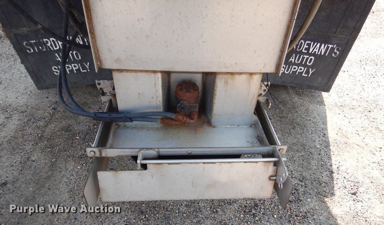 image for item DL6250 2005 Sterling LT9500  dump truck