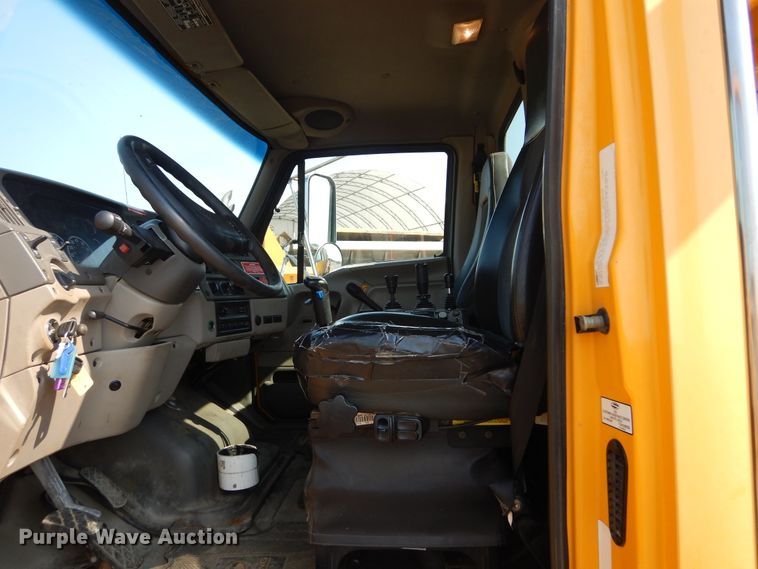 image for item DL6250 2005 Sterling LT9500  dump truck