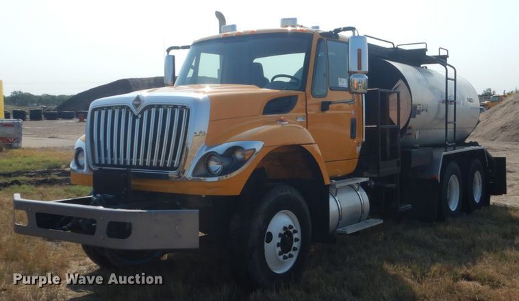 image for item DL6269 2012 International 7400  oil distributor truck