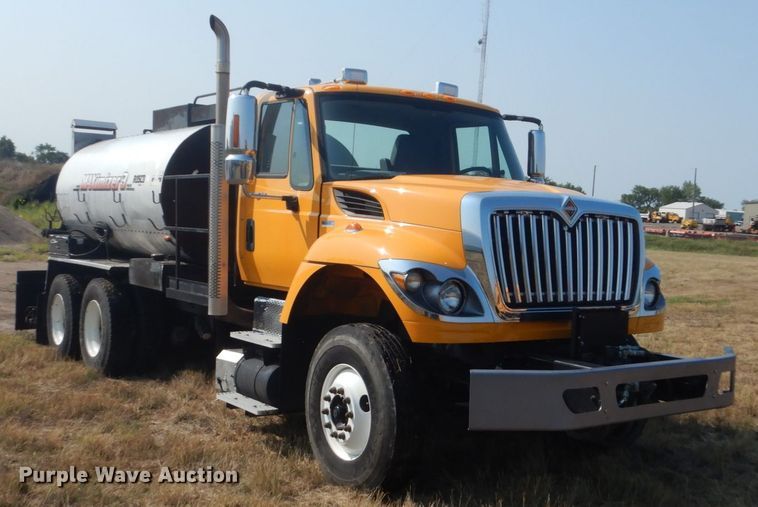 image for item DL6269 2012 International 7400  oil distributor truck