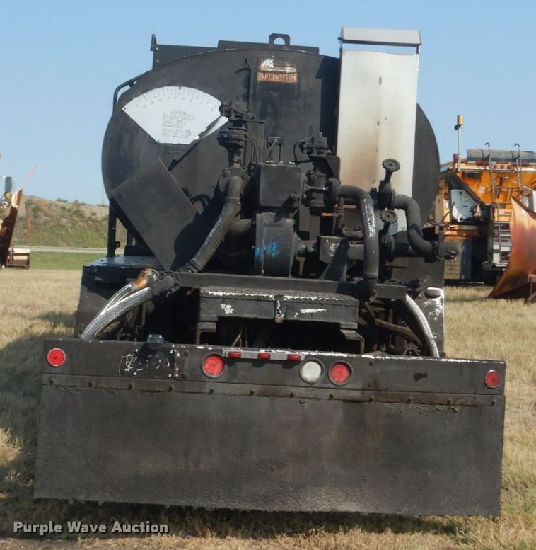 image for item DL6269 2012 International 7400  oil distributor truck