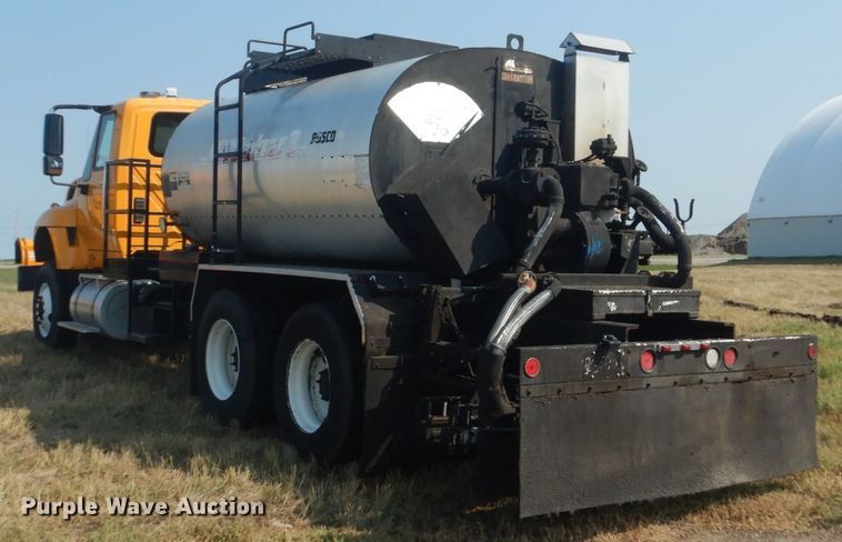 image for item DL6269 2012 International 7400  oil distributor truck