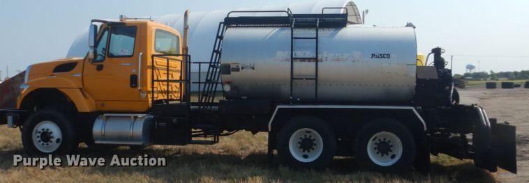 image for item DL6269 2012 International 7400  oil distributor truck