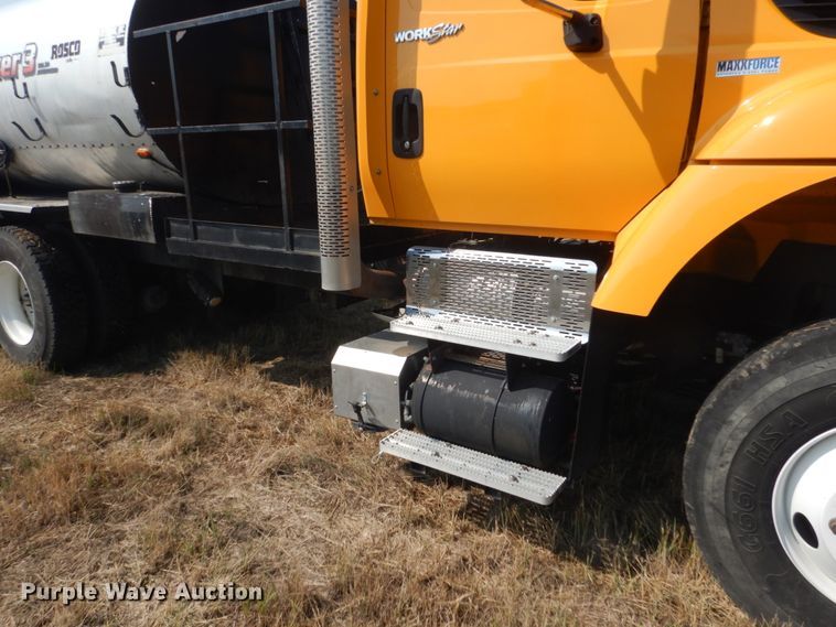 image for item DL6269 2012 International 7400  oil distributor truck