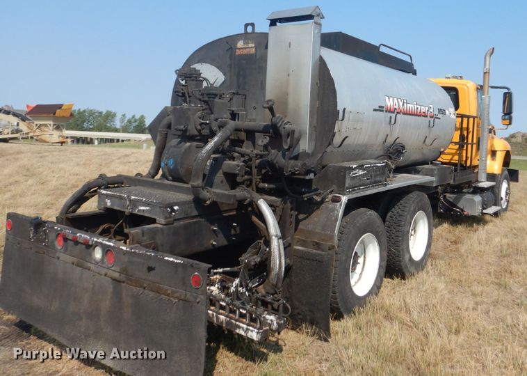 image for item DL6269 2012 International 7400  oil distributor truck