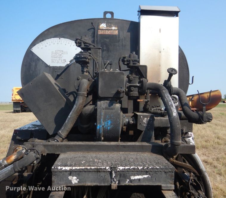 image for item DL6269 2012 International 7400  oil distributor truck