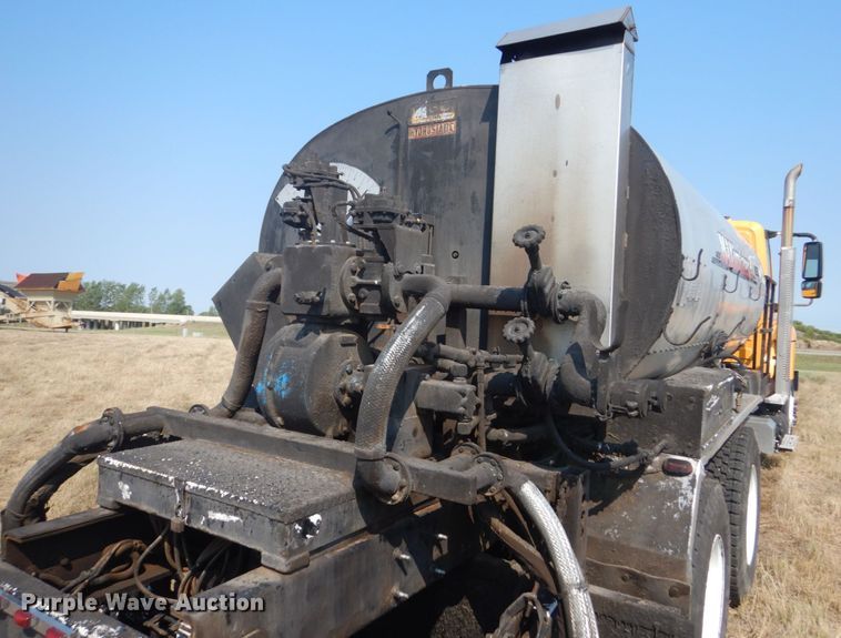 image for item DL6269 2012 International 7400  oil distributor truck