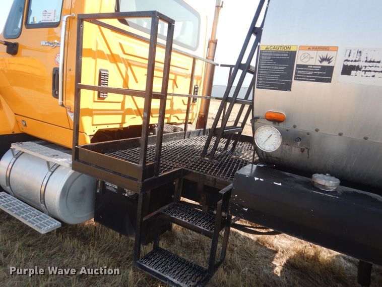 image for item DL6269 2012 International 7400  oil distributor truck