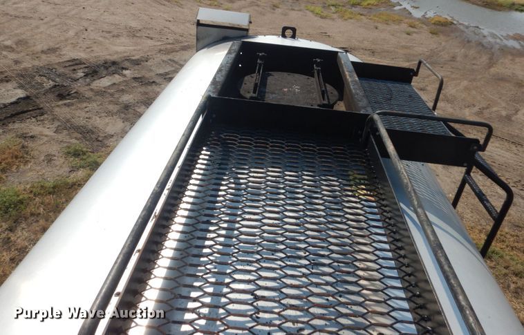 image for item DL6269 2012 International 7400  oil distributor truck