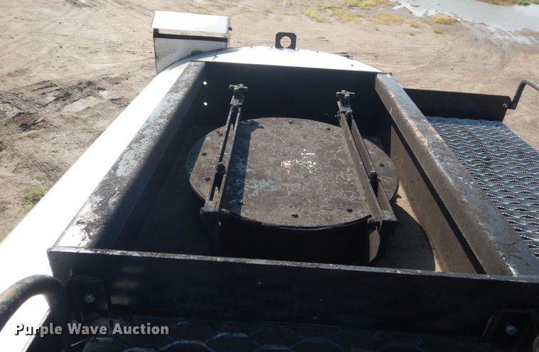 image for item DL6269 2012 International 7400  oil distributor truck