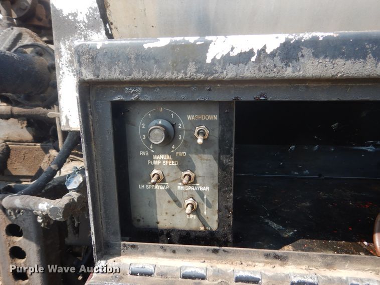 image for item DL6269 2012 International 7400  oil distributor truck