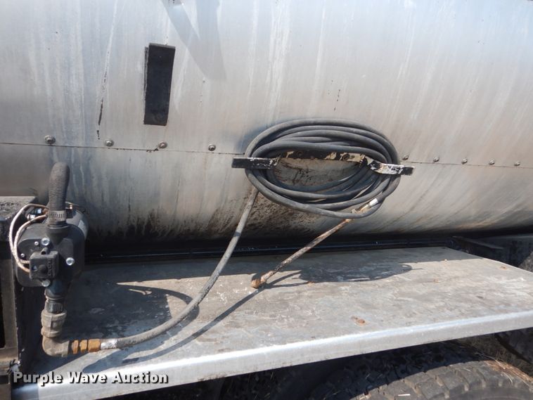 image for item DL6269 2012 International 7400  oil distributor truck