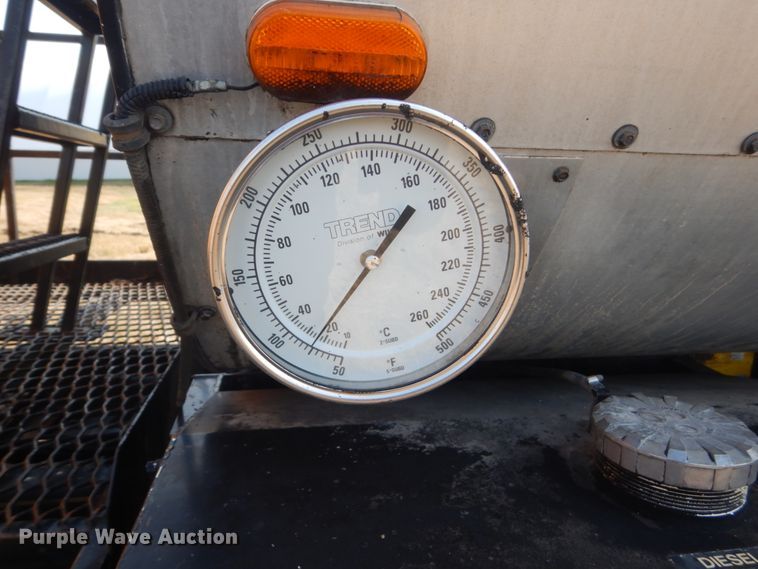 image for item DL6269 2012 International 7400  oil distributor truck