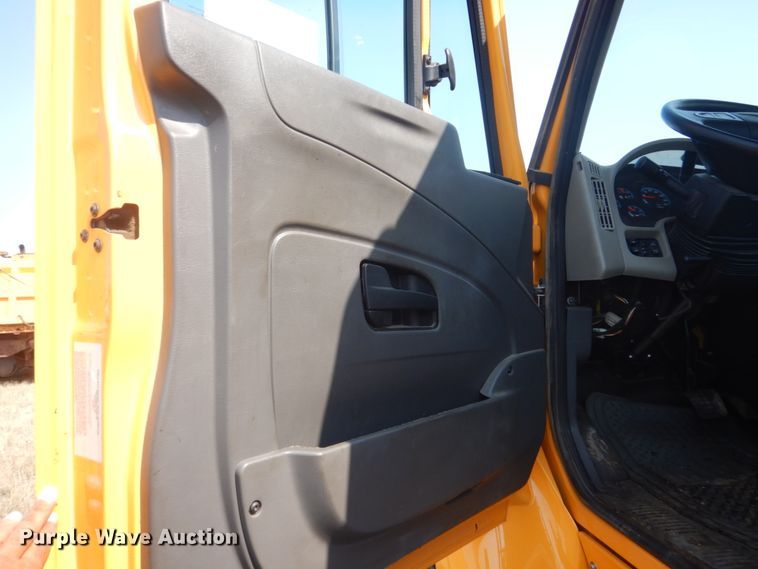 image for item DL6269 2012 International 7400  oil distributor truck