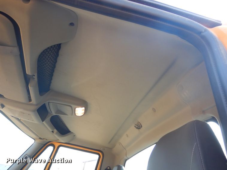 image for item DL6269 2012 International 7400  oil distributor truck