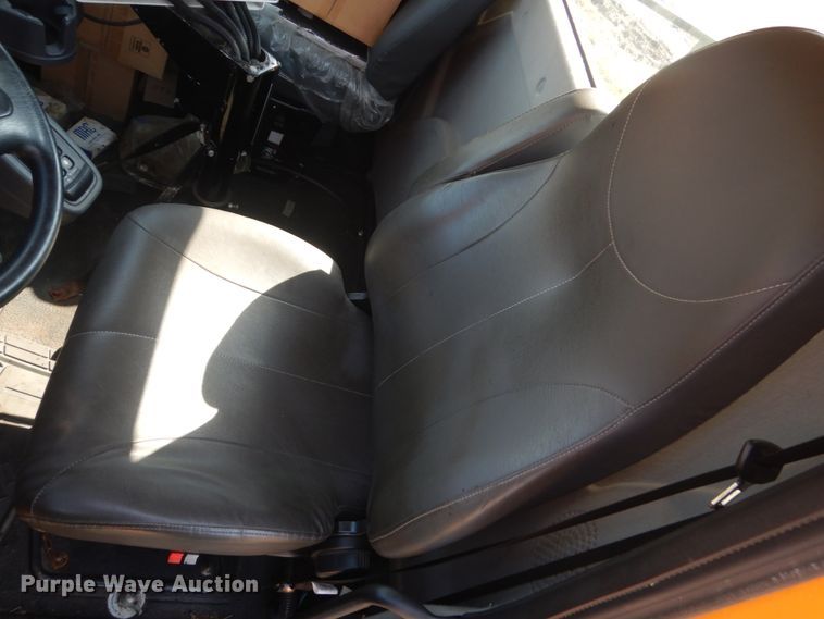 image for item DL6269 2012 International 7400  oil distributor truck