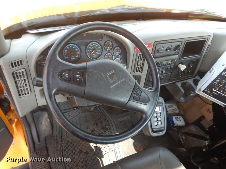 image for item DL6269 2012 International 7400  oil distributor truck