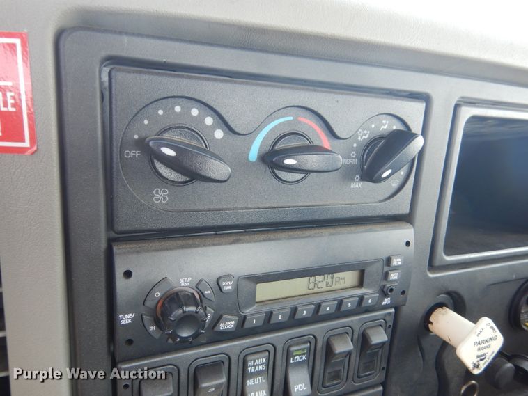 image for item DL6269 2012 International 7400  oil distributor truck