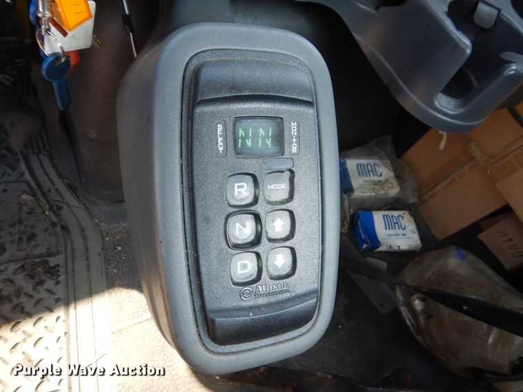 image for item DL6269 2012 International 7400  oil distributor truck