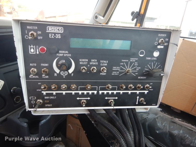 image for item DL6269 2012 International 7400  oil distributor truck