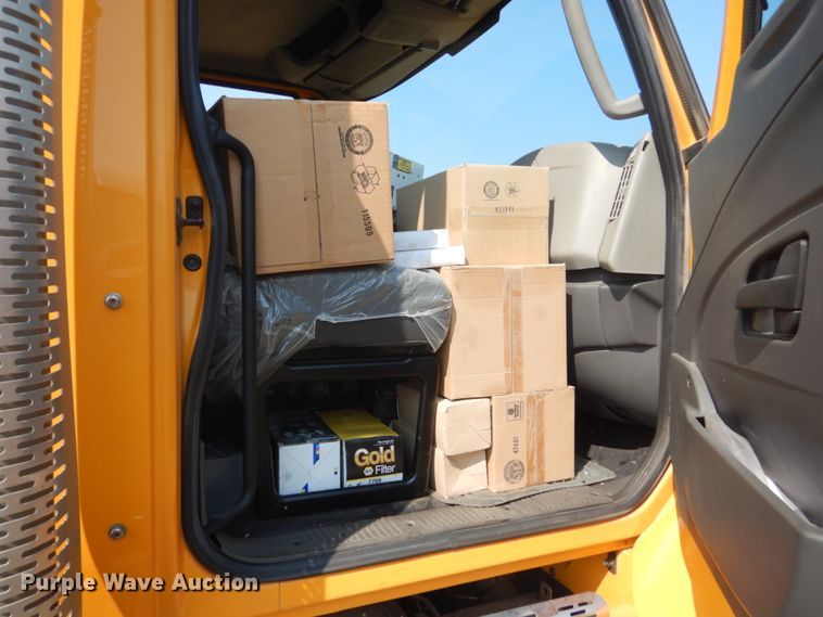 image for item DL6269 2012 International 7400  oil distributor truck